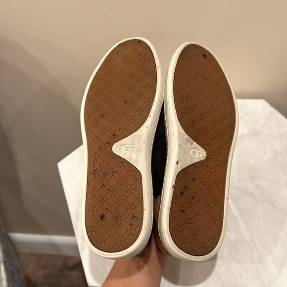 🔥 UGG Women’s Black and Tan Loafers🔥 - Picture 6 of 6